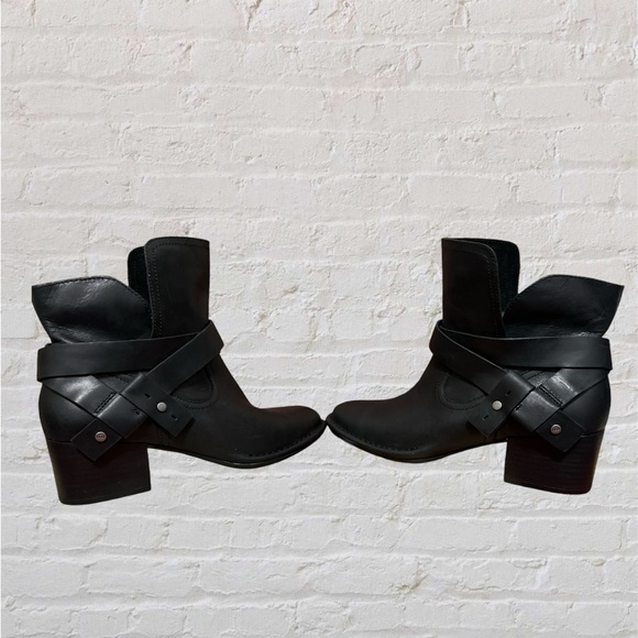 NWT UGG Black Elysian Block Heel Ankle Boot sz 8 - Picture 9 of 14